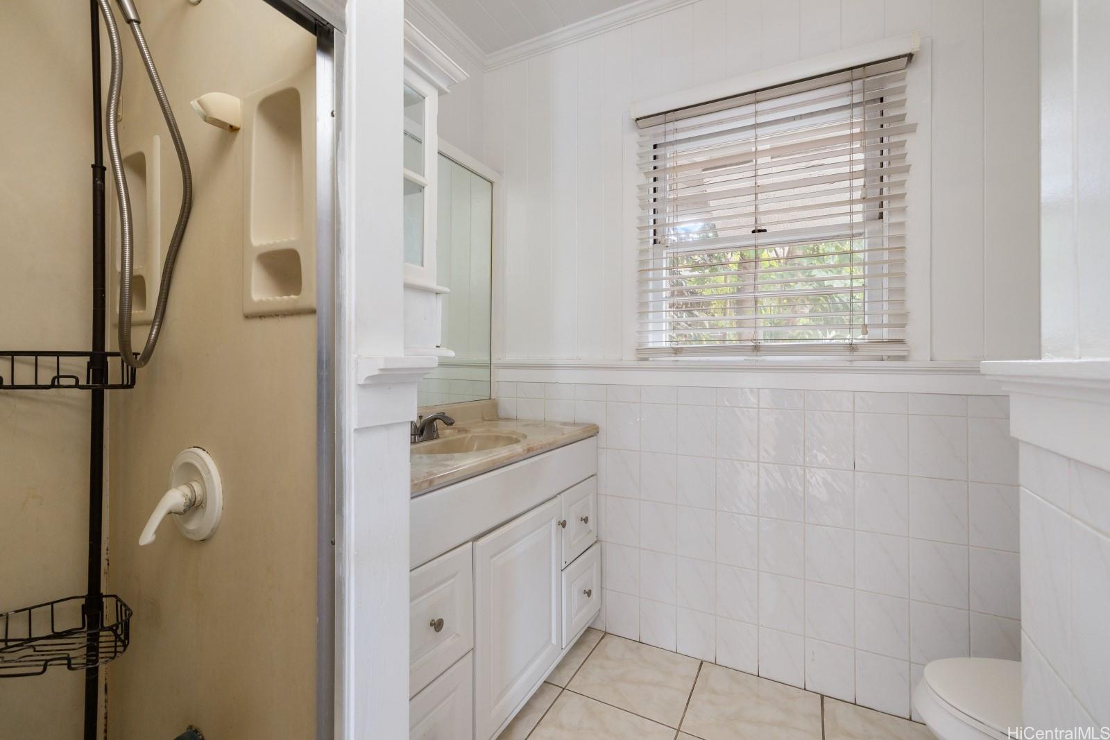 1128 Elm Street Honolulu - Multi-family - photo 6 of 23