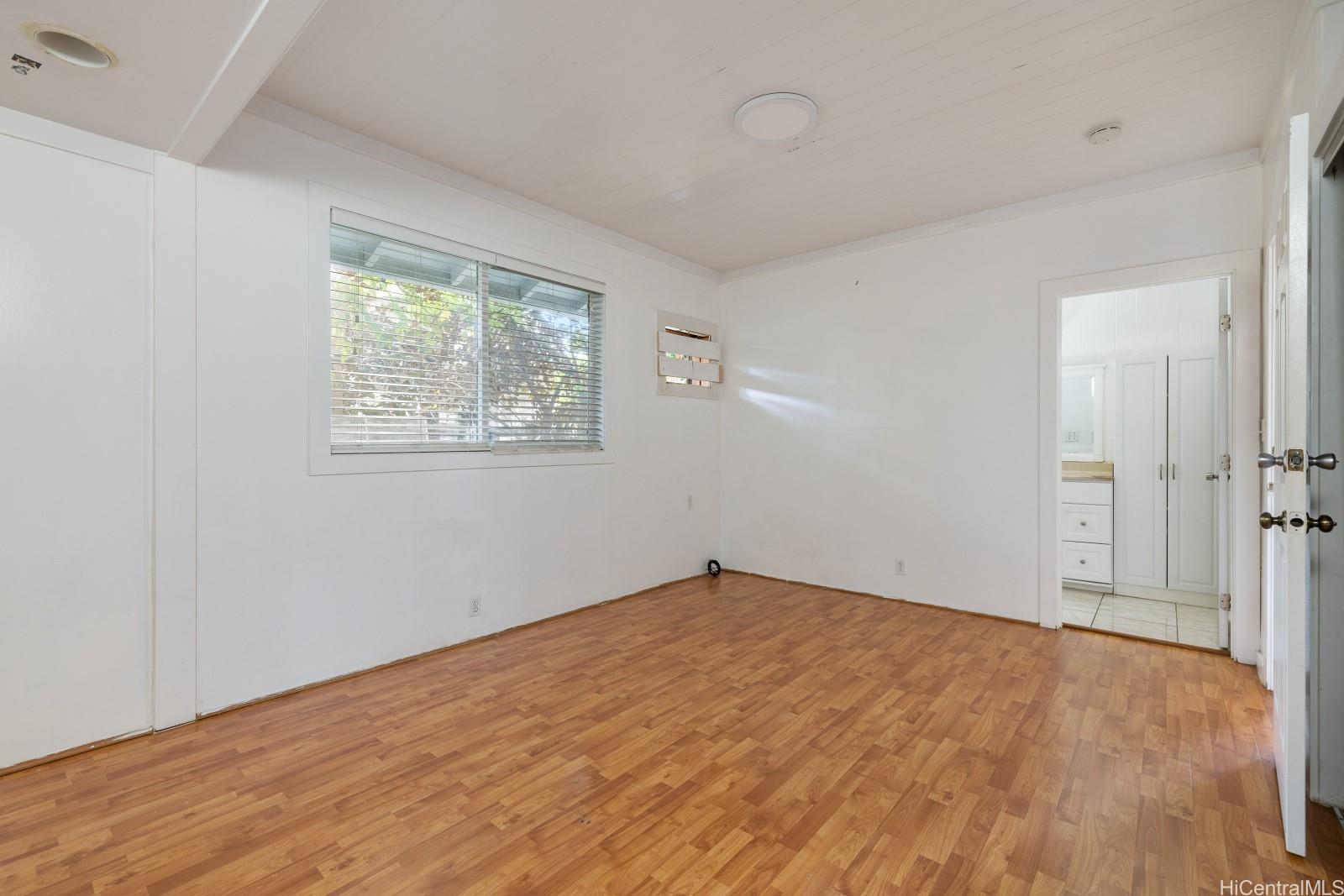 1128 Elm Street Honolulu - Multi-family - photo 8 of 23