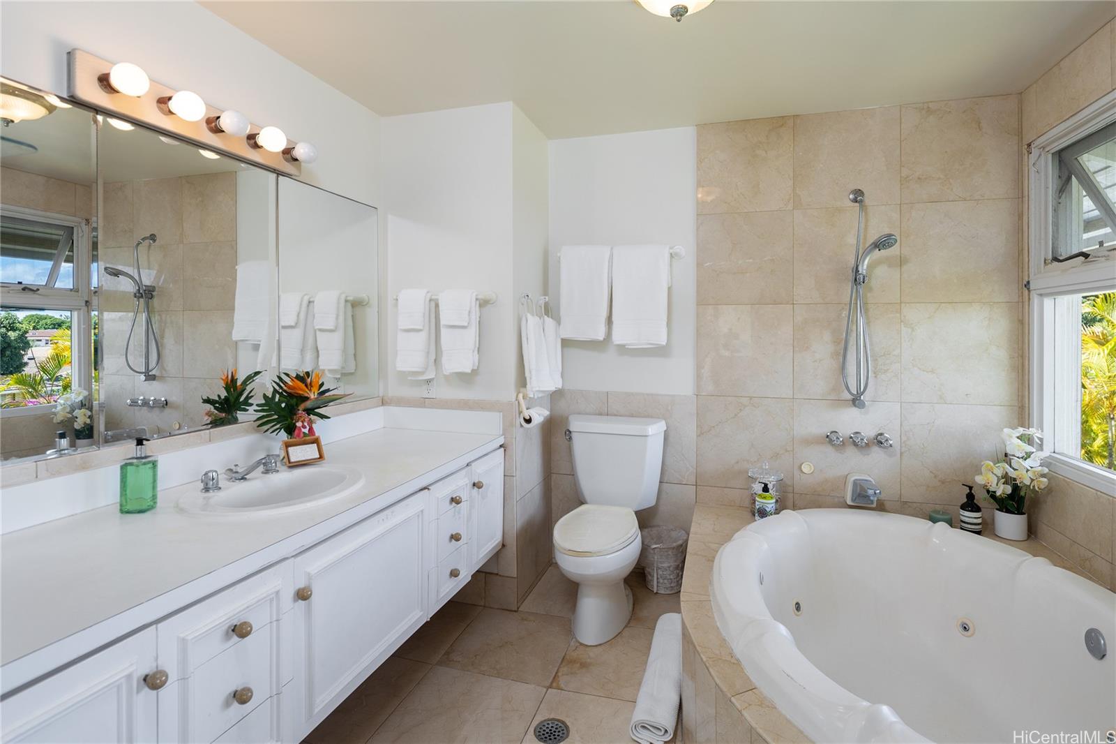 1129  Koloa Street Kahala Area, Diamond Head home - photo 15 of 25