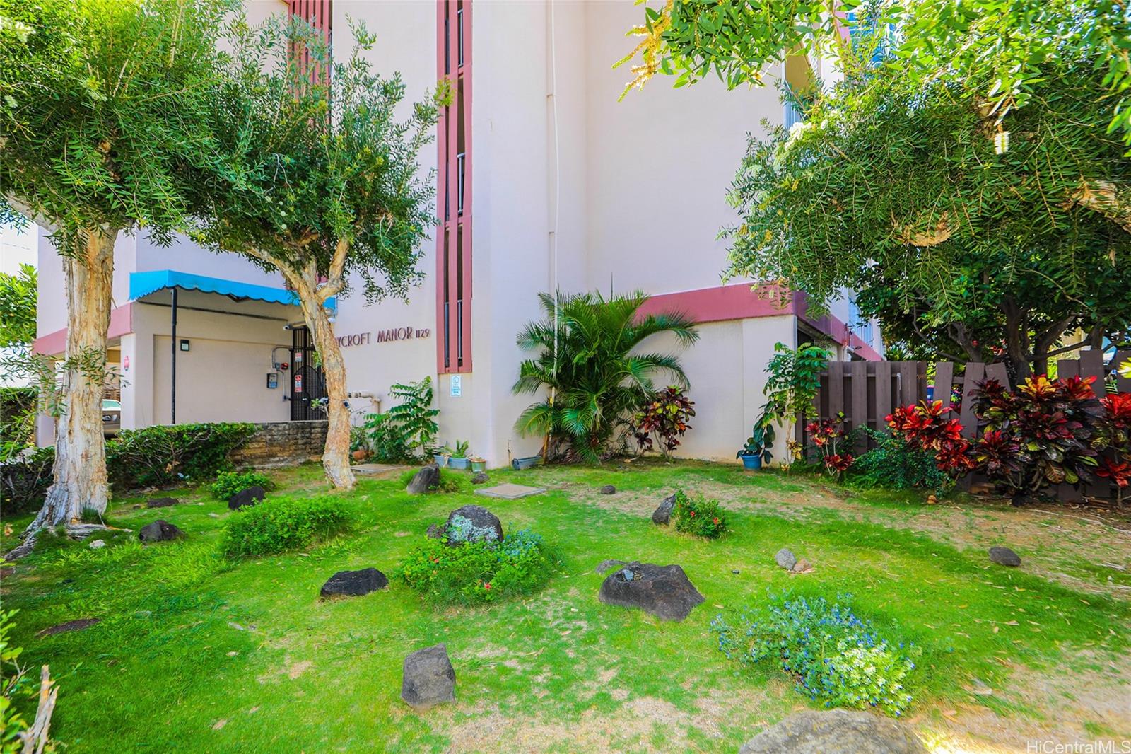 Rycroft Manor condo # 405, Honolulu, Hawaii - photo 23 of 24