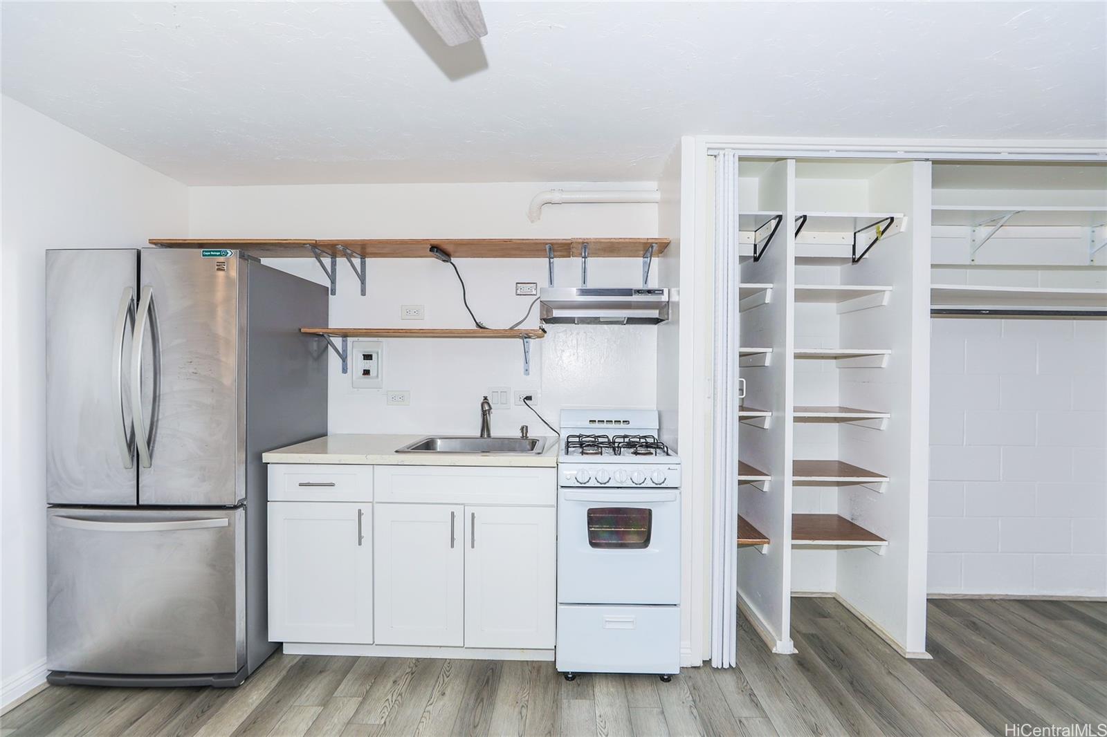 Rycroft Manor condo # 405, Honolulu, Hawaii - photo 5 of 24