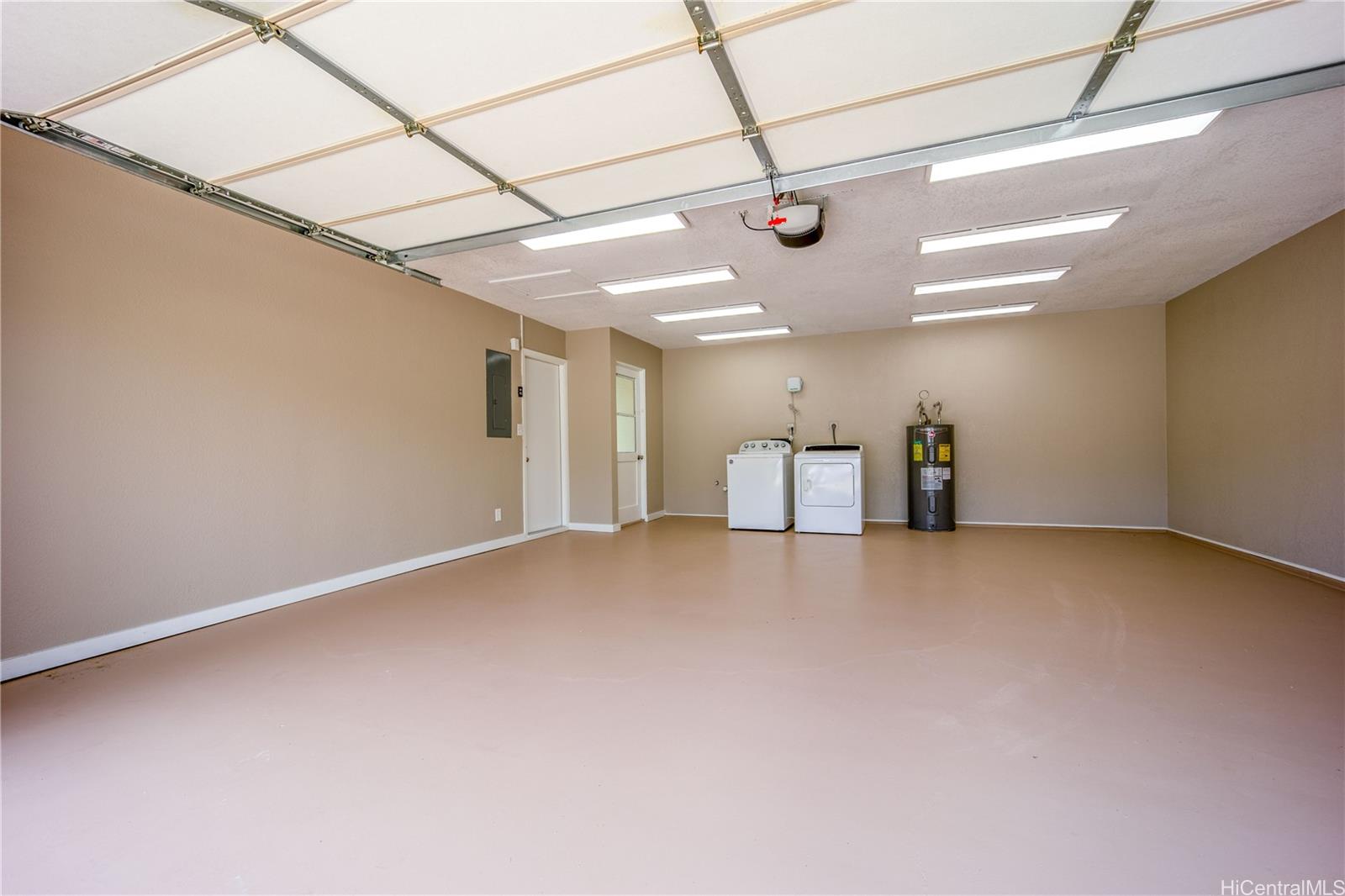 1131  Kulauala Way Queens Gate, Hawaii Kai home - photo 23 of 25