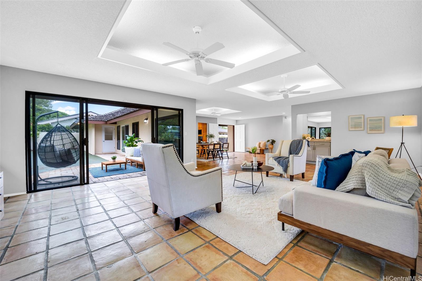 1131  Kulauala Way Queens Gate, Hawaii Kai home - photo 6 of 25