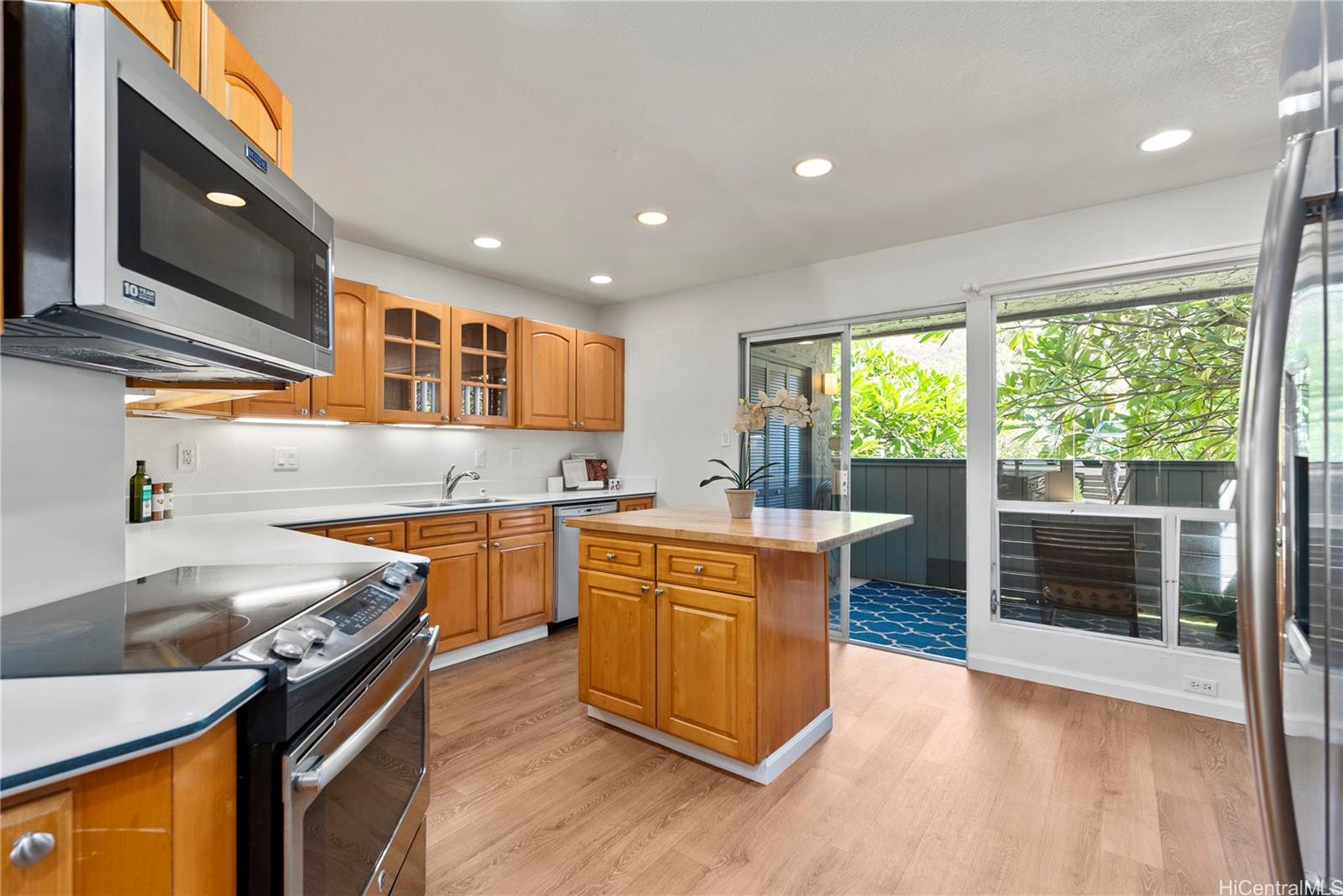 Mariners Village 3 condo # D, Honolulu, Hawaii - photo 2 of 24