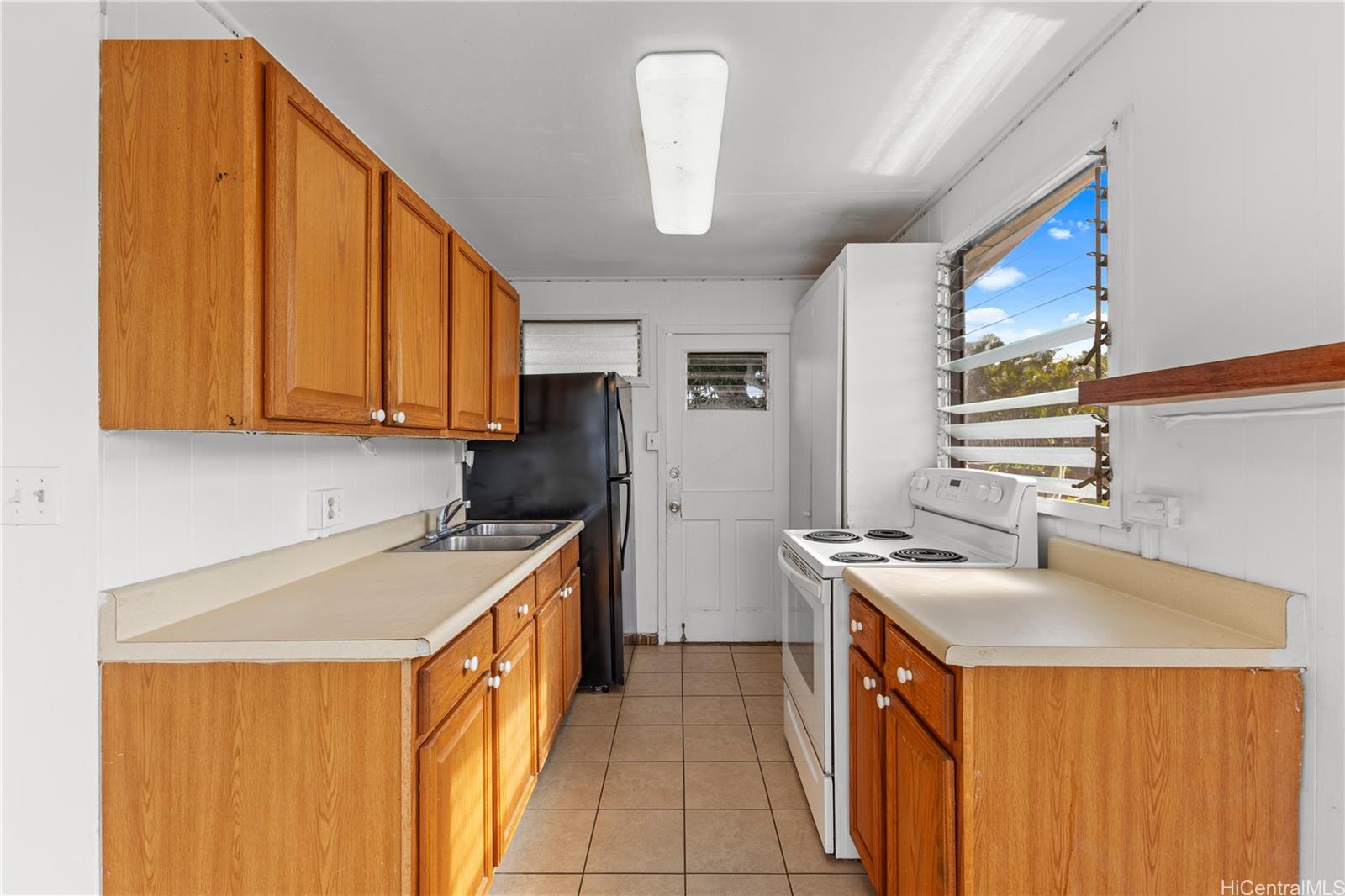 1133  Hui St Keolu Hills, Kailua home - photo 22 of 25