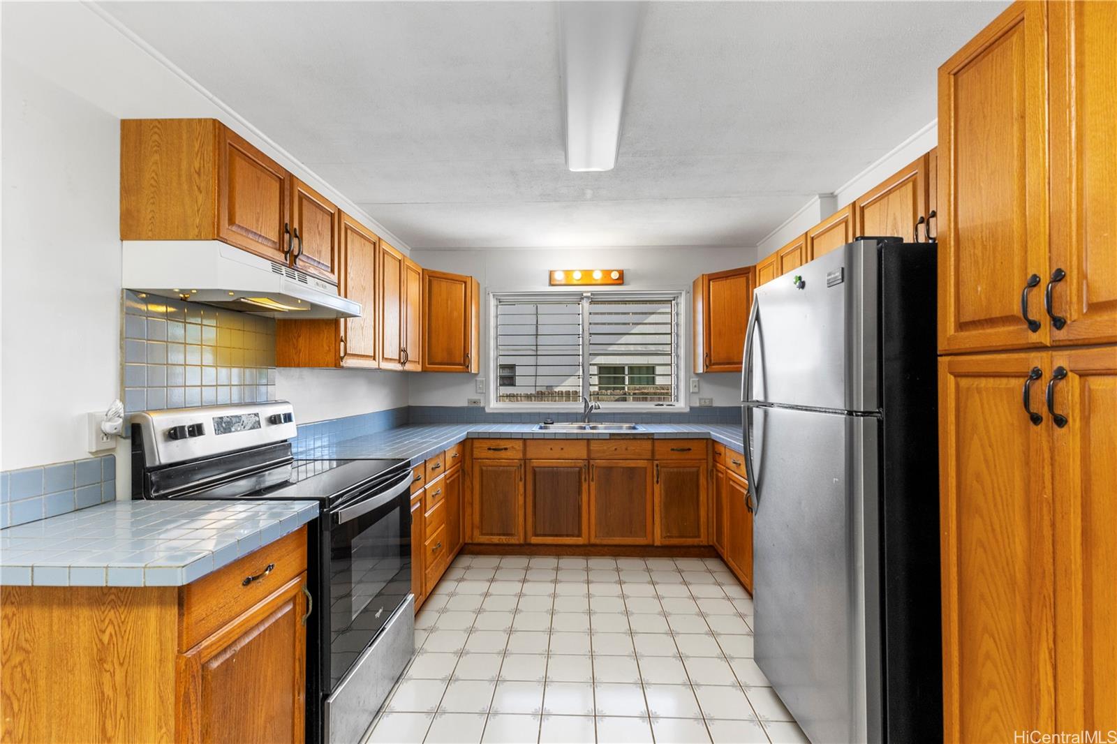 1133  Hui St Keolu Hills, Kailua home - photo 5 of 25