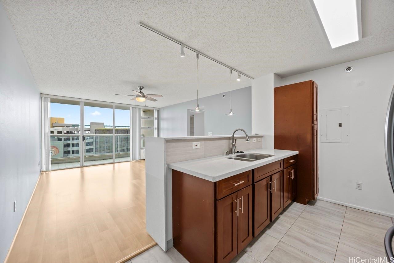 1133 Waimanu condo # 804, Honolulu, Hawaii - photo 5 of 18