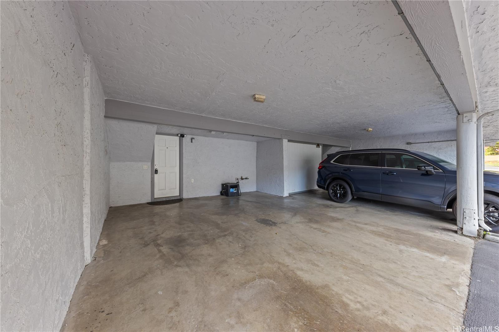 1136 Kumukumu Street townhouse # D, Honolulu, Hawaii - photo 3 of 25