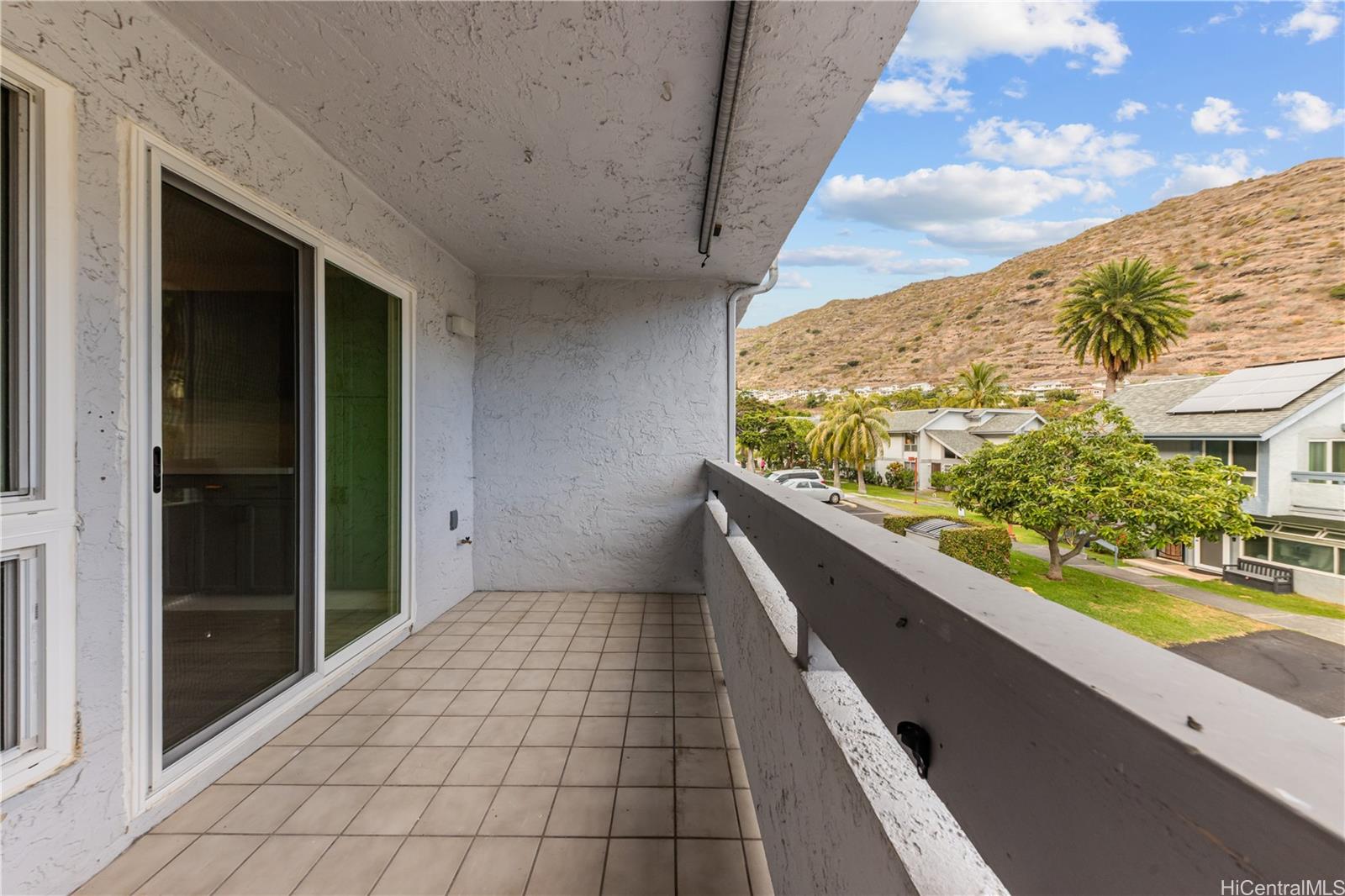 1136 Kumukumu Street townhouse # D, Honolulu, Hawaii - photo 4 of 25