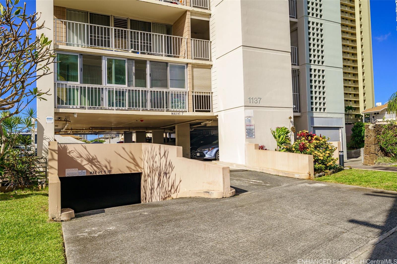 Wilder Terrace condo # 801, Honolulu, Hawaii - photo 2 of 15