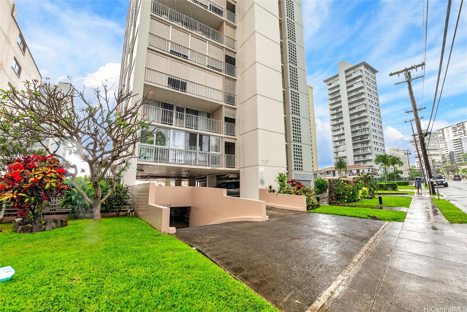 Wilder Terrace condo # 801, Honolulu, Hawaii - photo 2 of 21