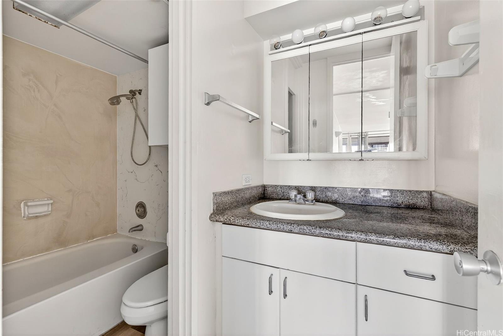 Wilder Terrace condo # 801, Honolulu, Hawaii - photo 14 of 21