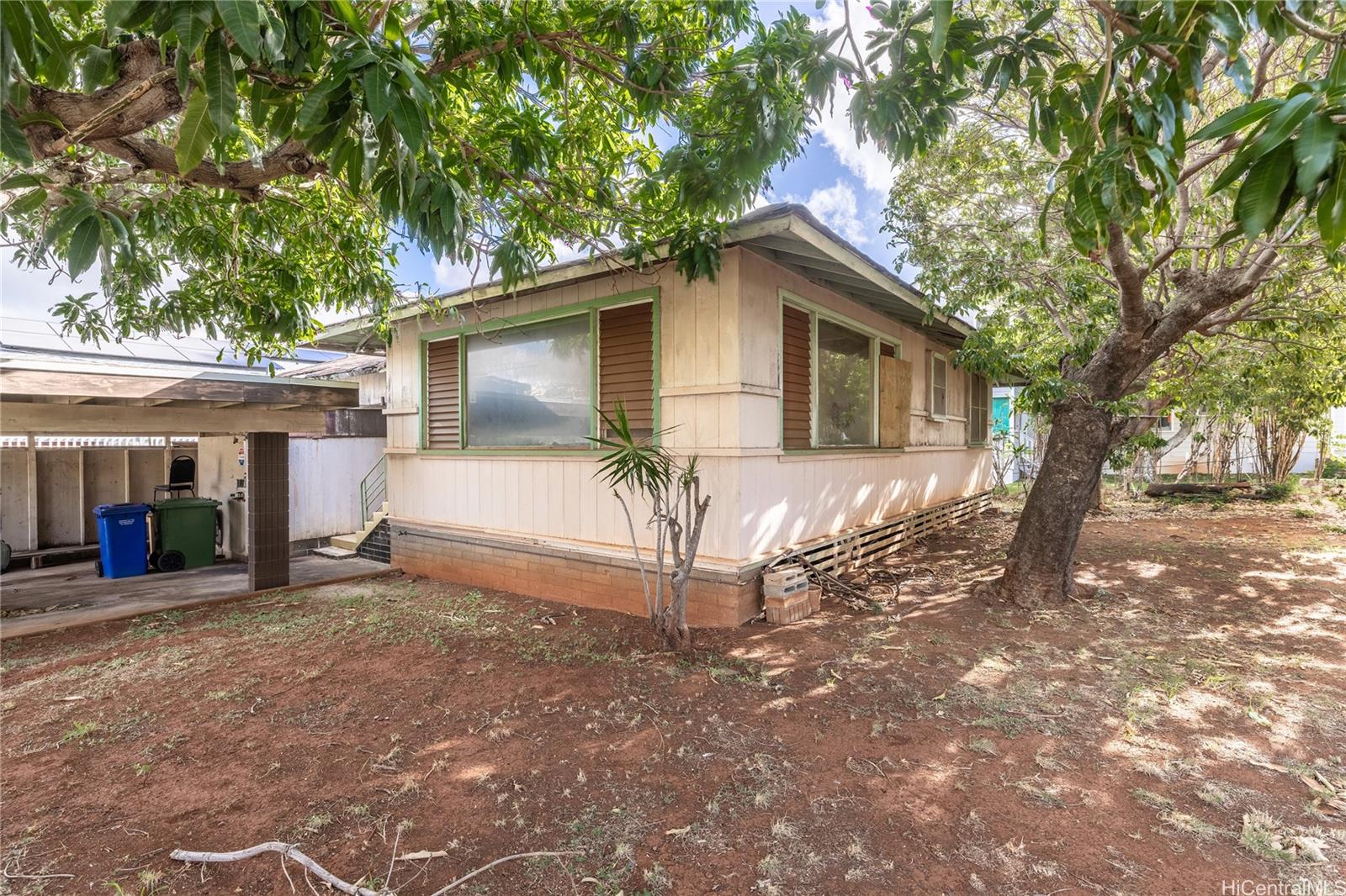 1139  14th Ave Kaimuki, Diamond Head home - photo 2 of 11