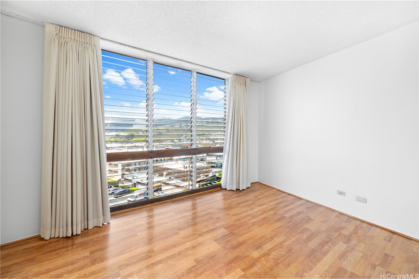Kaimuki Jade condo # 703, Honolulu, Hawaii - photo 6 of 9