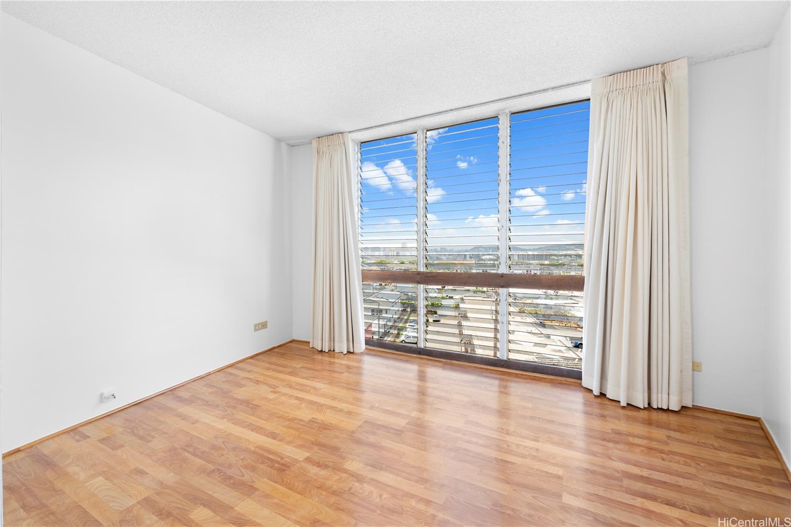 Kaimuki Jade condo # 703, Honolulu, Hawaii - photo 8 of 11