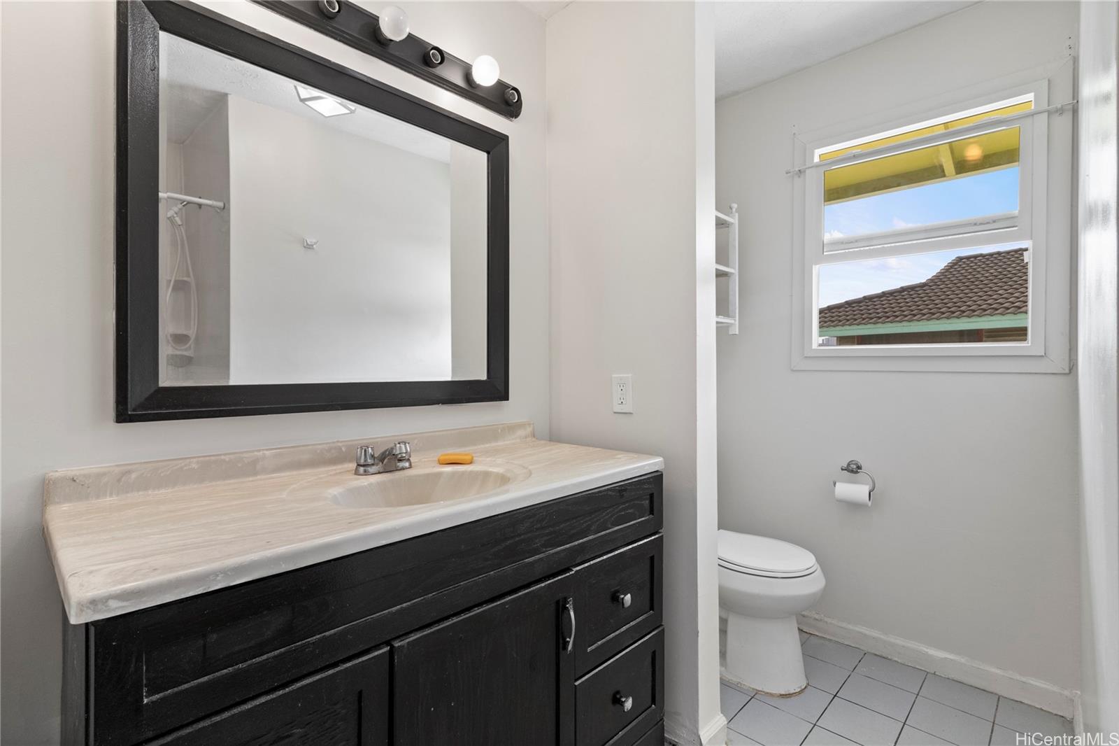 1141  Olomea St Kapalama, Honolulu home - photo 19 of 25