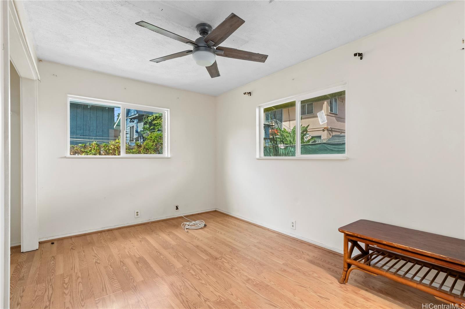 1141  Olomea St Kapalama, Honolulu home - photo 8 of 25