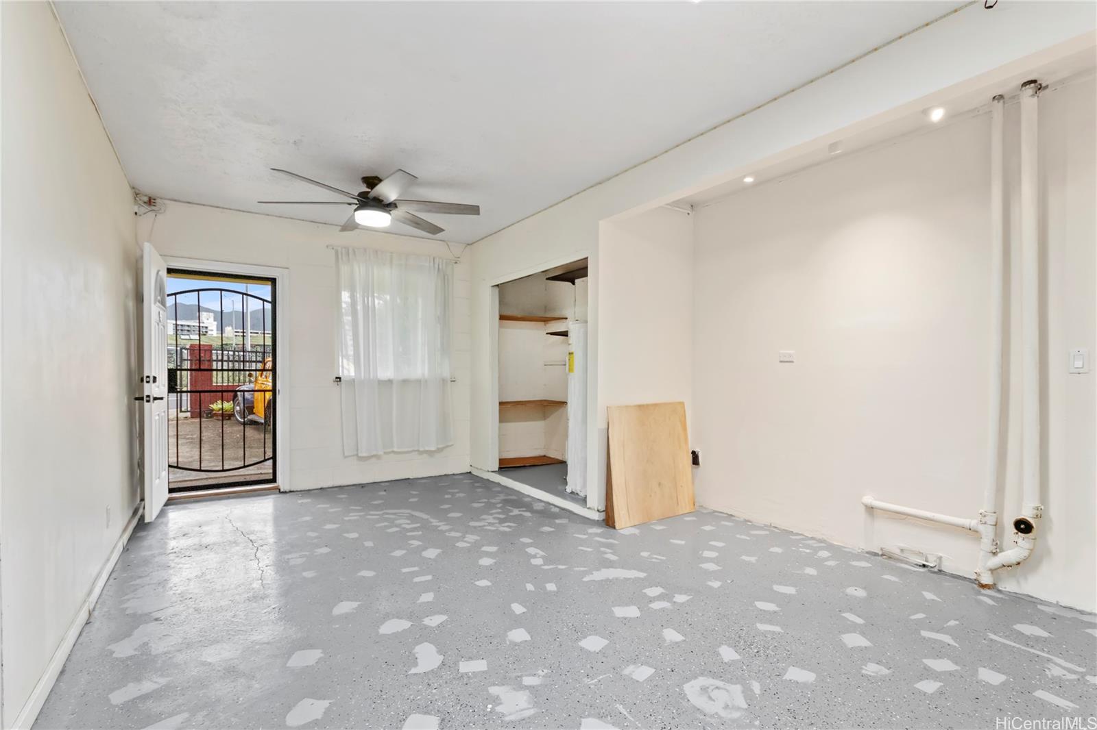 1141  Olomea St Kapalama, Honolulu home - photo 9 of 25