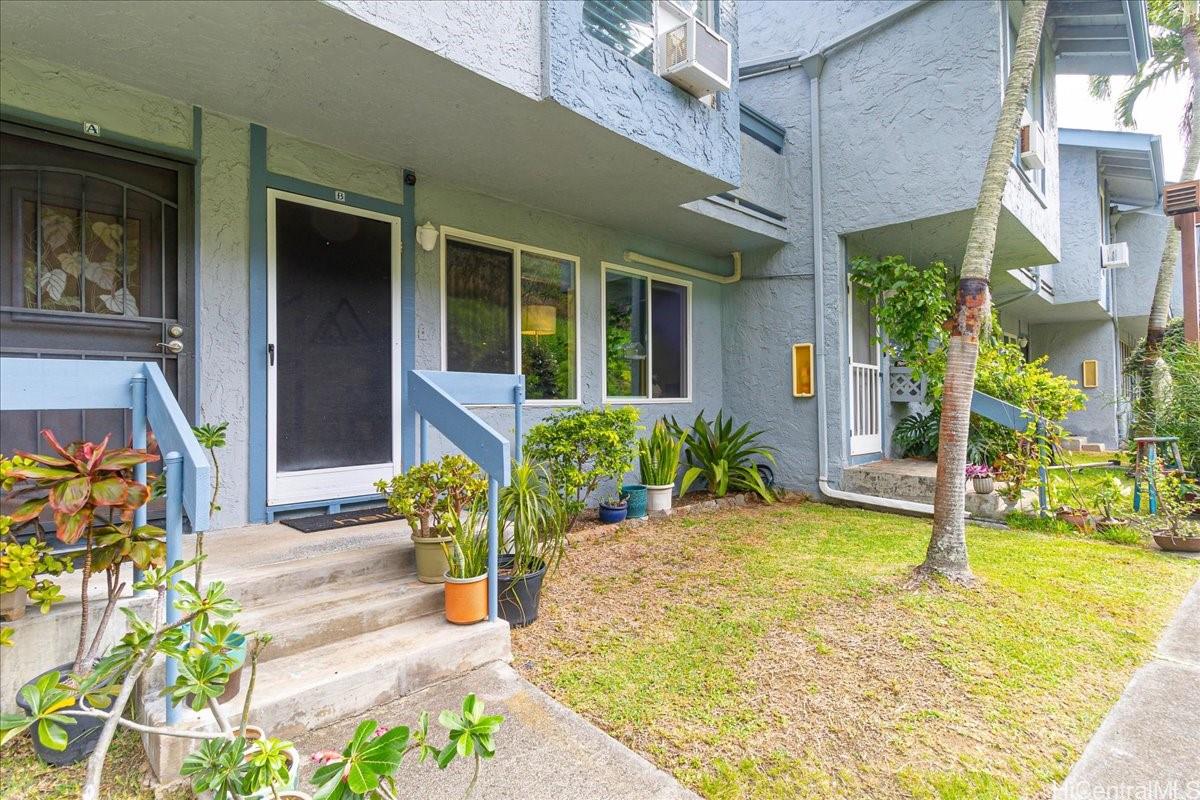 1144 Kumukumu Street townhouse # B, Honolulu, Hawaii - photo 2 of 25