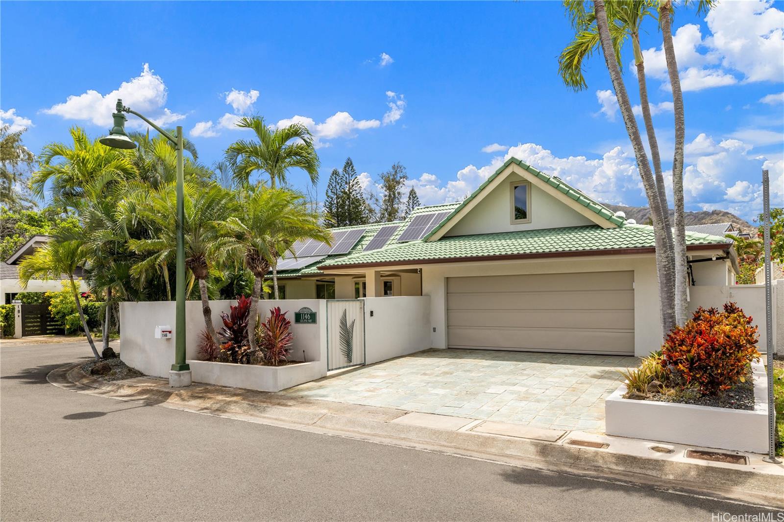 1146  Leilipoa Way Queens Gate, Hawaii Kai home - photo 2 of 25