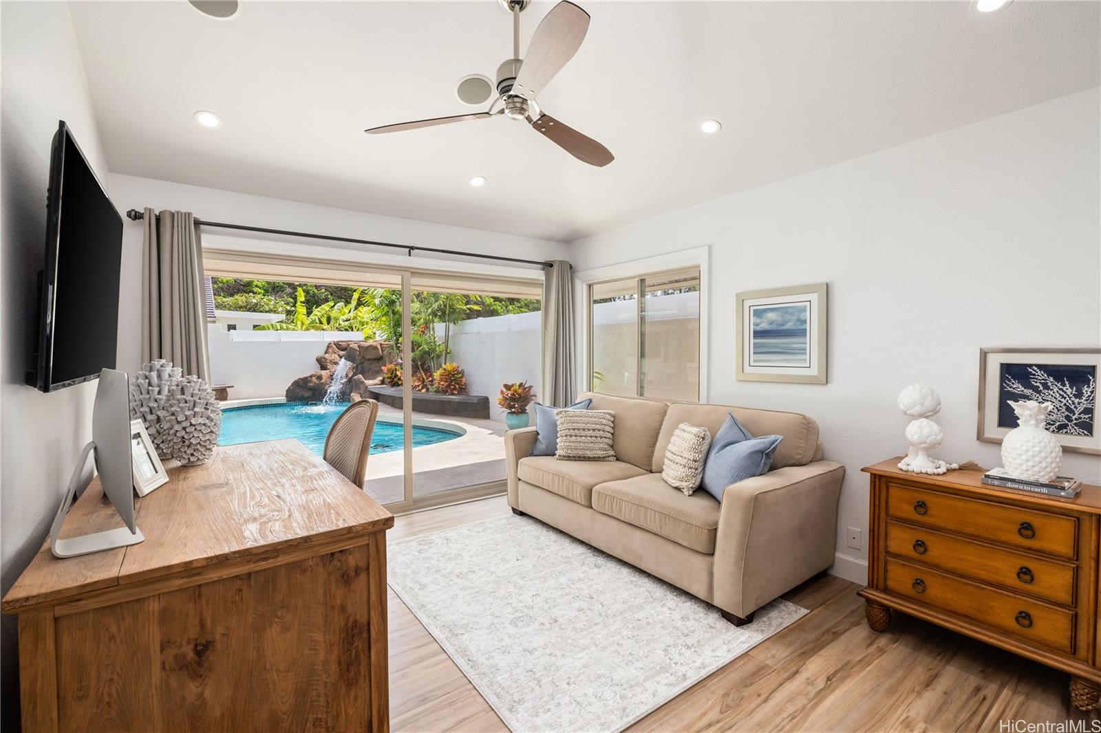 1146  Leilipoa Way Queens Gate, Hawaii Kai home - photo 14 of 25