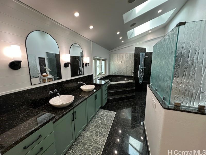 1146  Leilipoa Way Queens Gate, Hawaii Kai home - photo 15 of 25