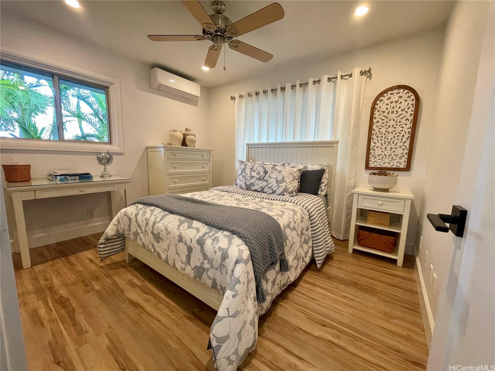 1146  Leilipoa Way Queens Gate, Hawaii Kai home - photo 16 of 25
