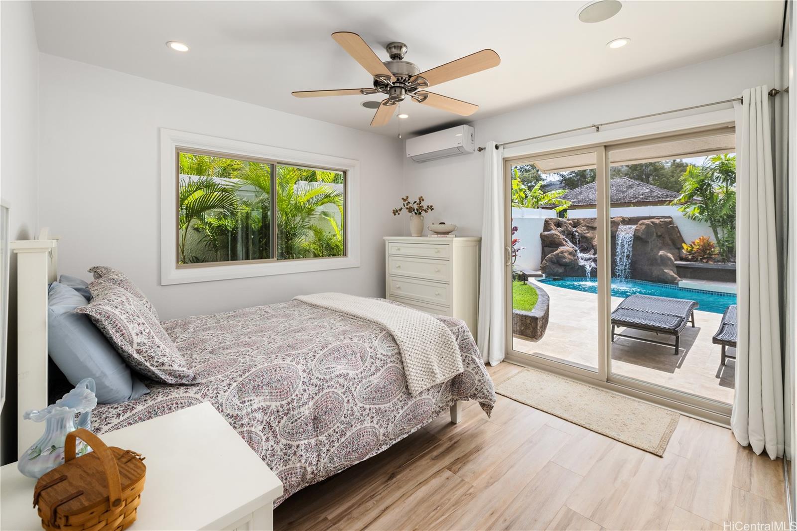 1146  Leilipoa Way Queens Gate, Hawaii Kai home - photo 17 of 25