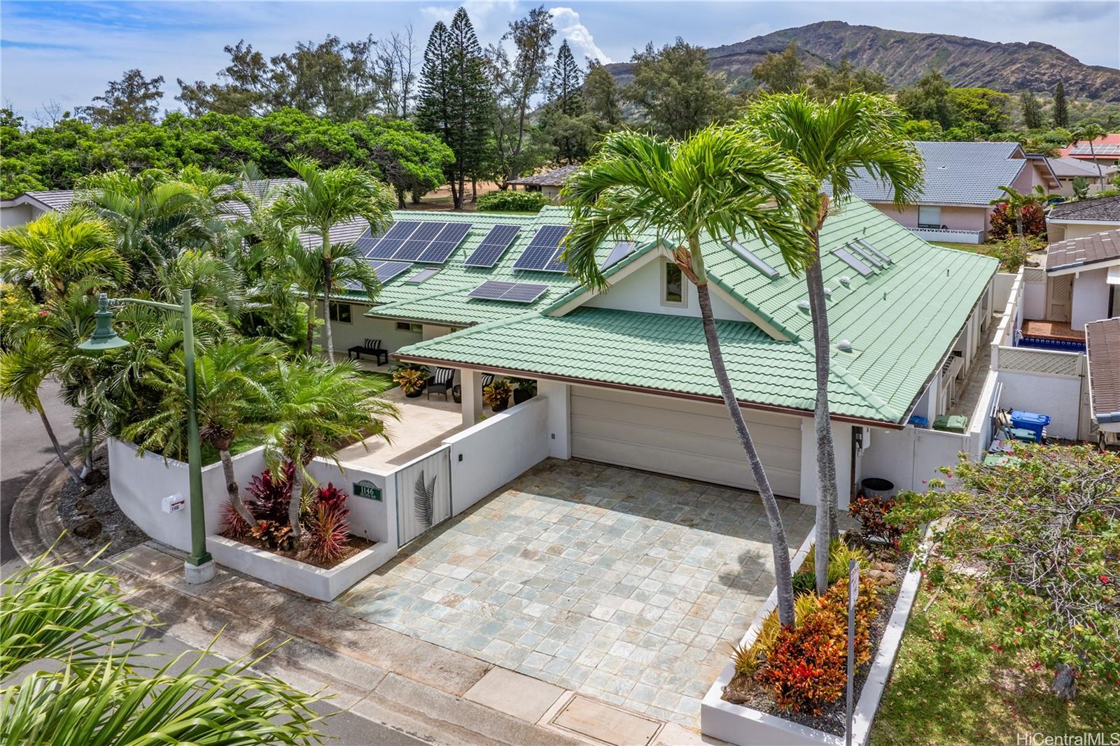 1146  Leilipoa Way Queens Gate, Hawaii Kai home - photo 22 of 25
