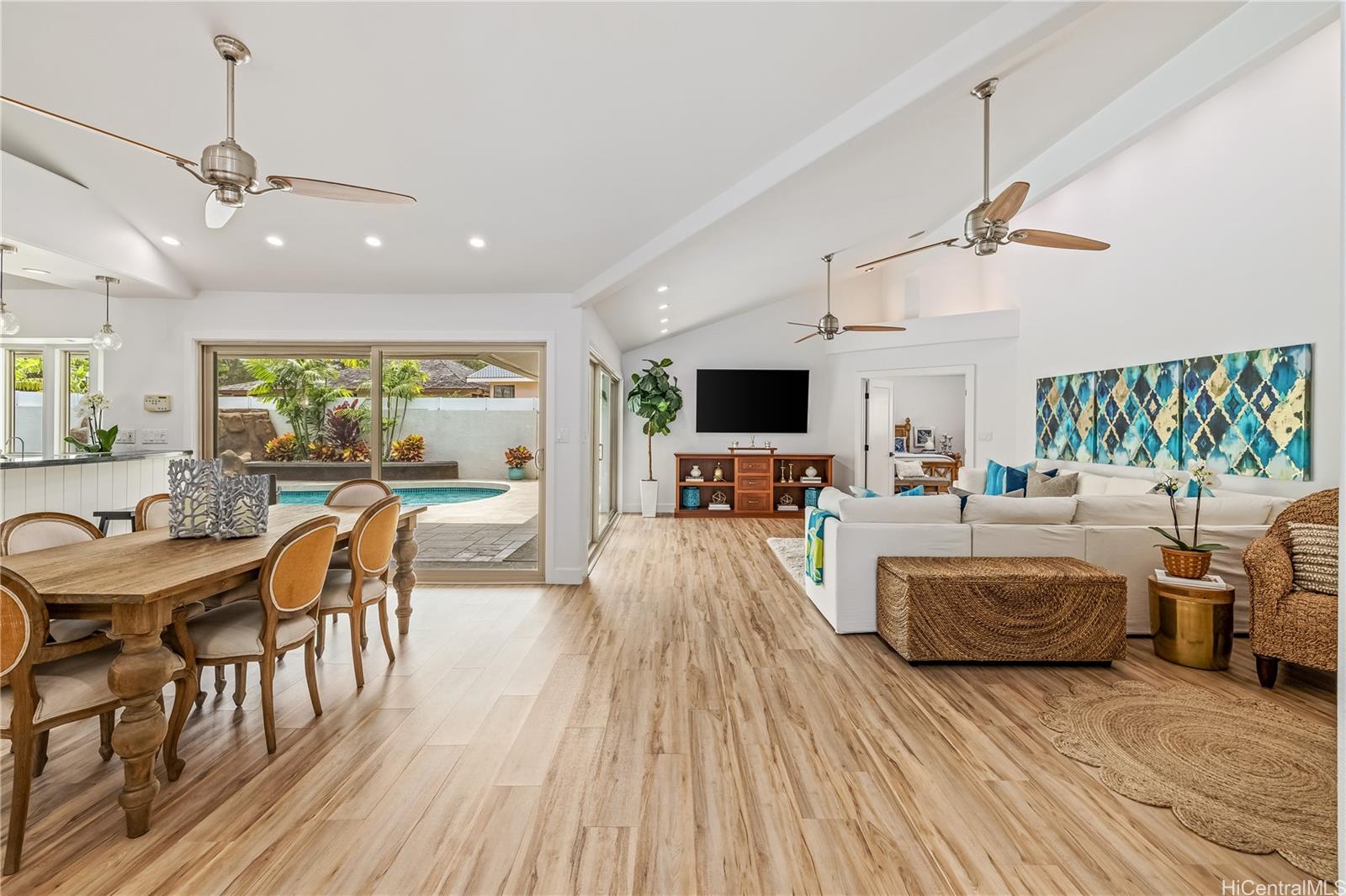 1146  Leilipoa Way Queens Gate, Hawaii Kai home - photo 9 of 25