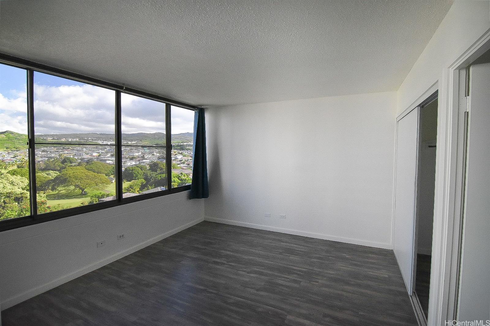 1147 Ala Napunani Street Honolulu - Rental - photo 4 of 10