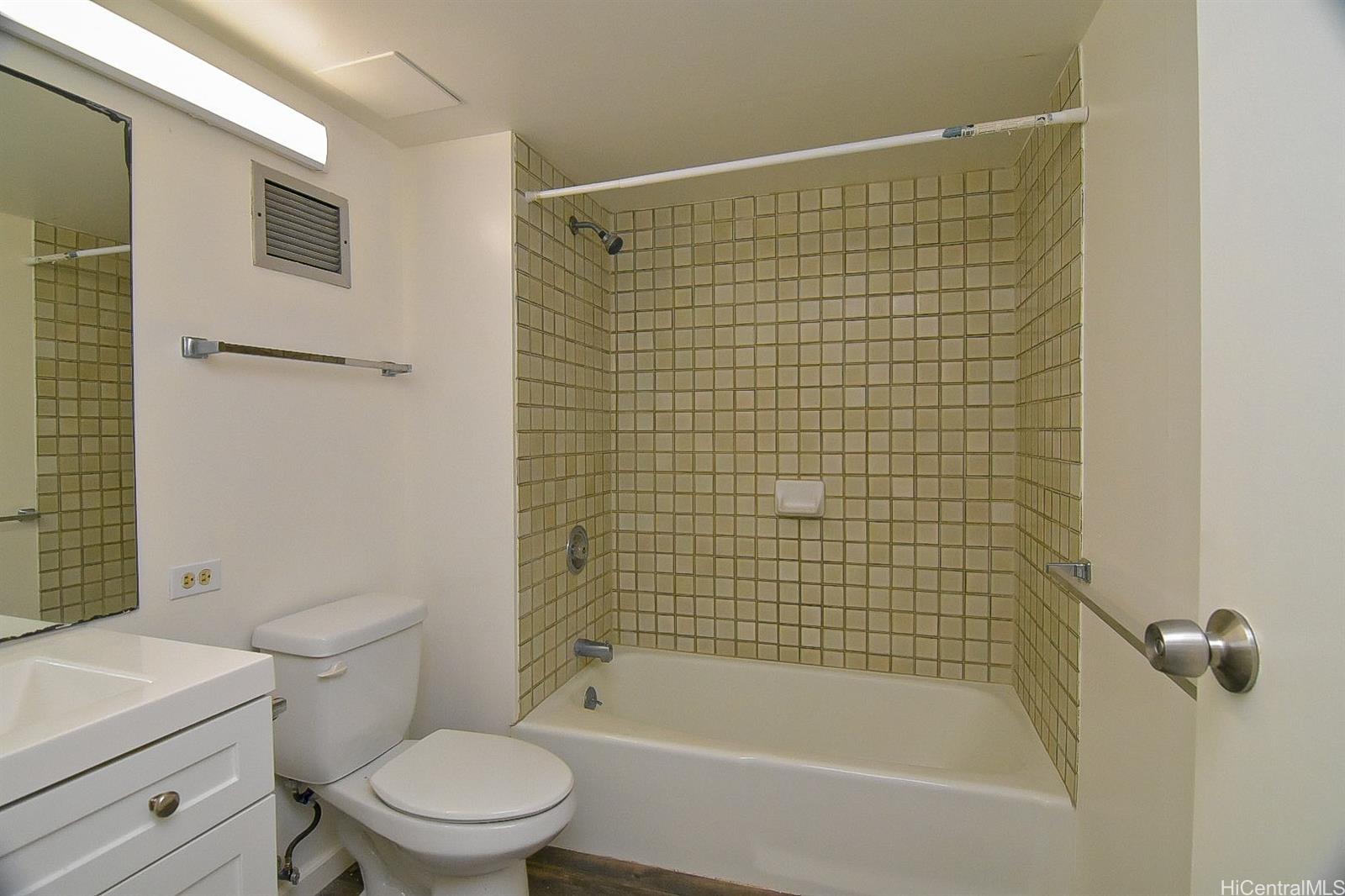 1147 Ala Napunani Street Honolulu - Rental - photo 8 of 10