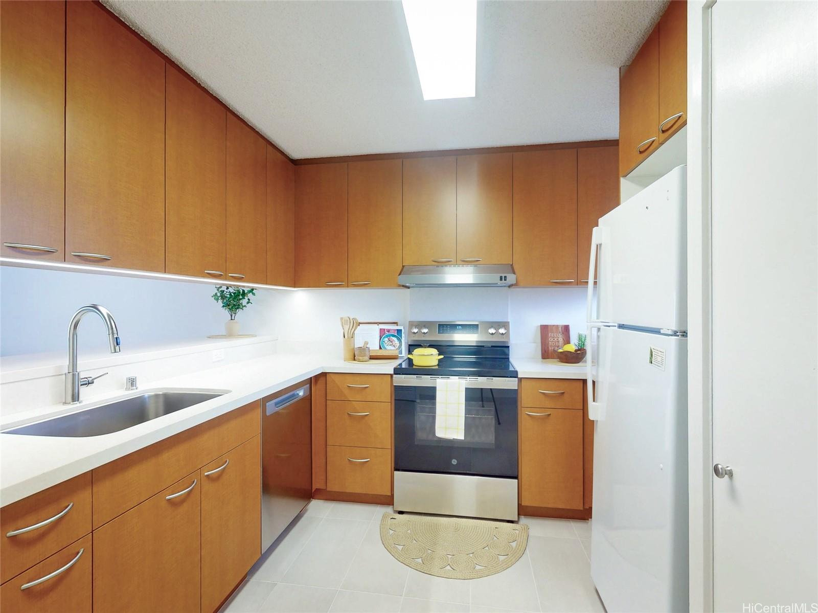 Lakecrest condo # PH2, Honolulu, Hawaii - photo 5 of 16