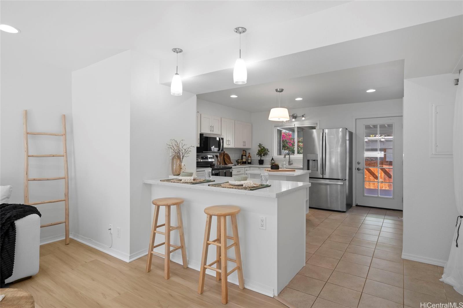 Mariners Village 3 condo # D, Honolulu, Hawaii - photo 2 of 24