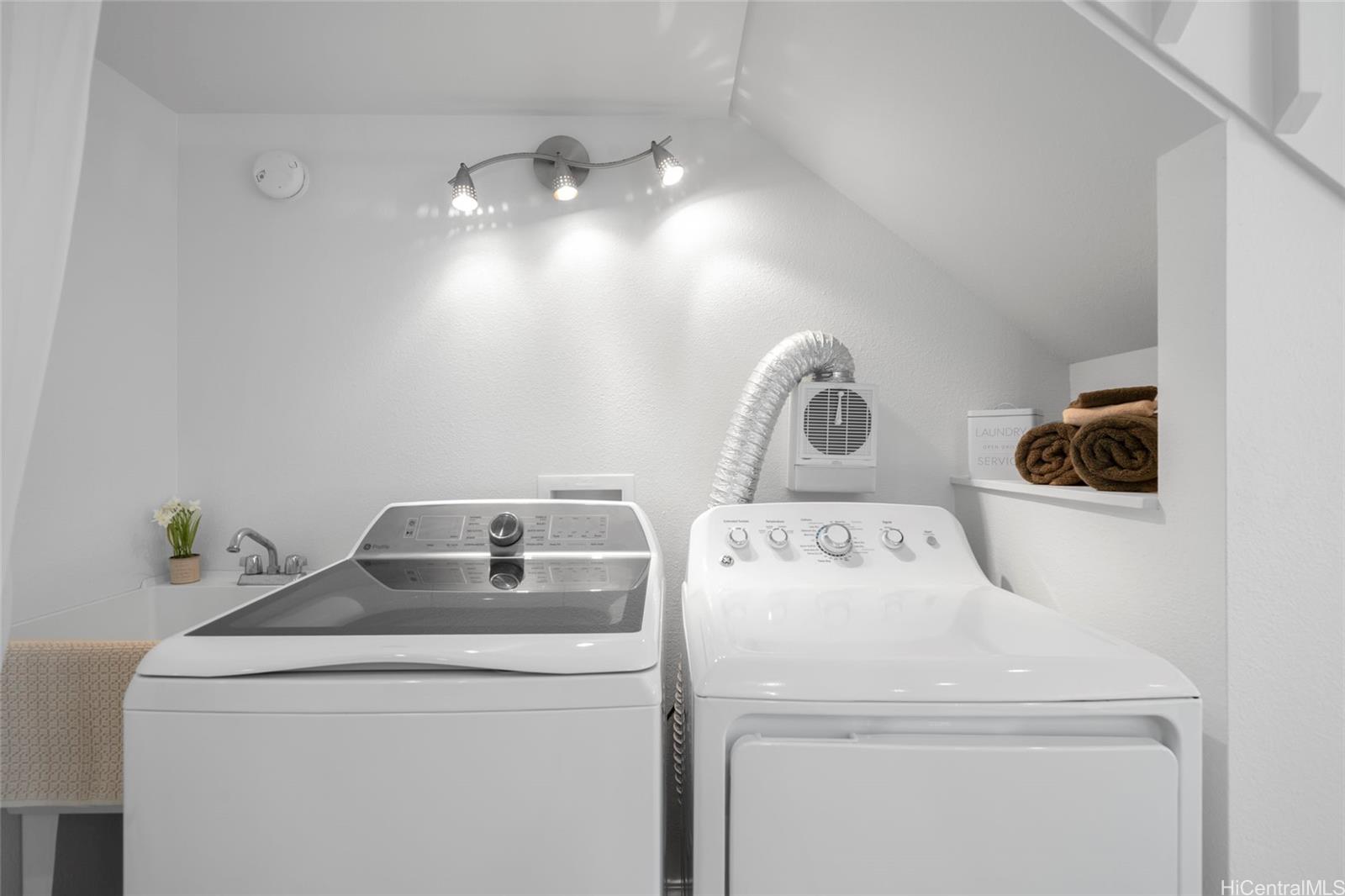 Mariners Village 3 condo # D, Honolulu, Hawaii - photo 17 of 24