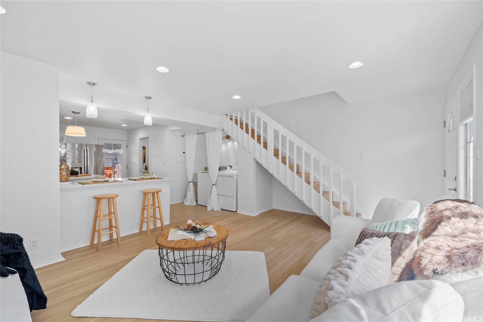 Mariners Village 3 condo # D, Honolulu, Hawaii - photo 4 of 24