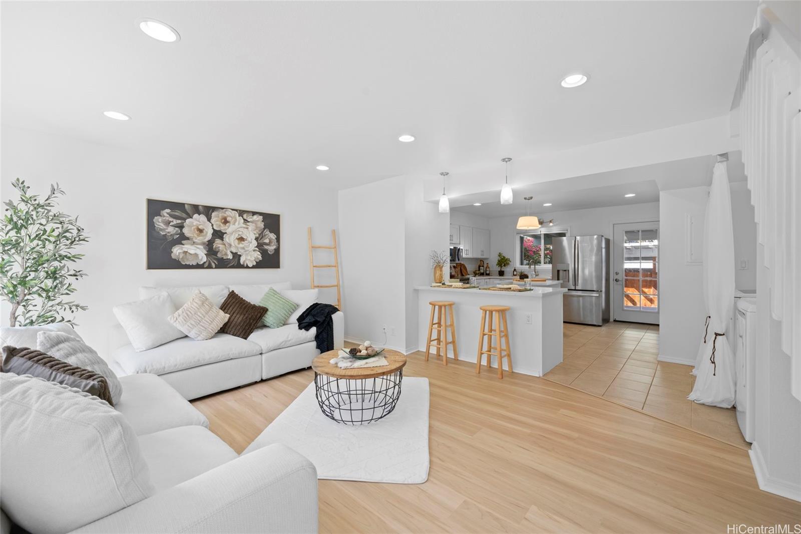 Mariners Village 3 condo # D, Honolulu, Hawaii - photo 4 of 24