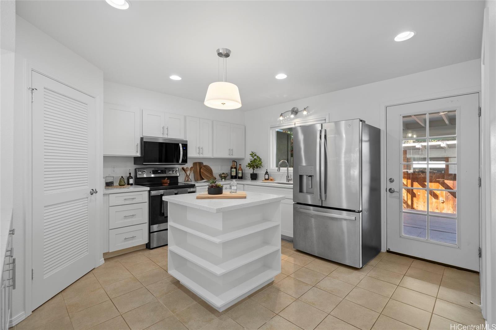 Mariners Village 3 condo # D, Honolulu, Hawaii - photo 6 of 24