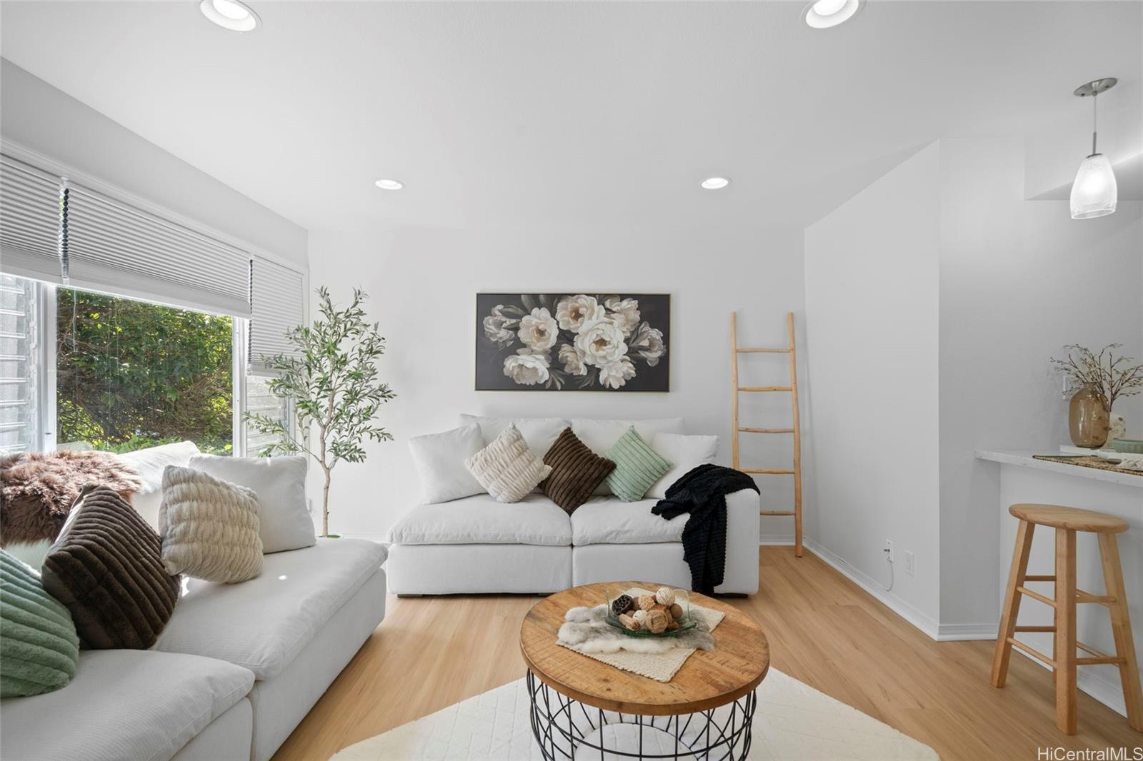 Mariners Village 3 condo # D, Honolulu, Hawaii - photo 6 of 24