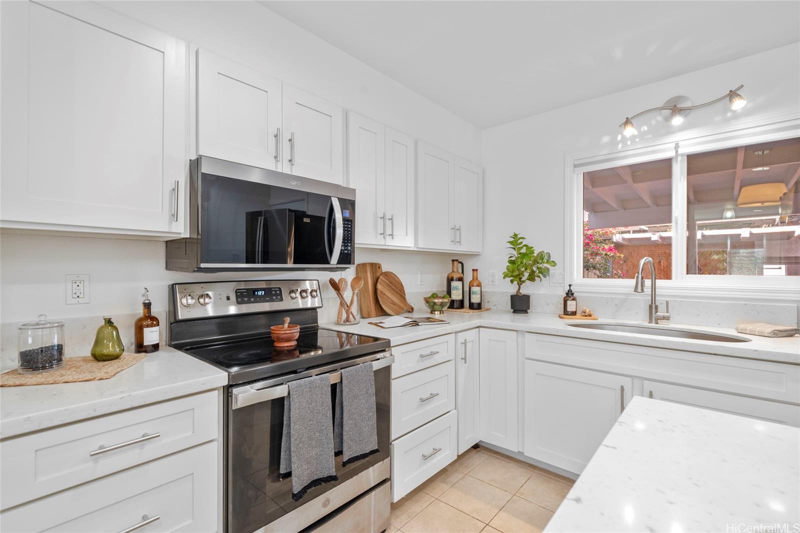 Mariners Village 3 condo # D, Honolulu, Hawaii - photo 7 of 24