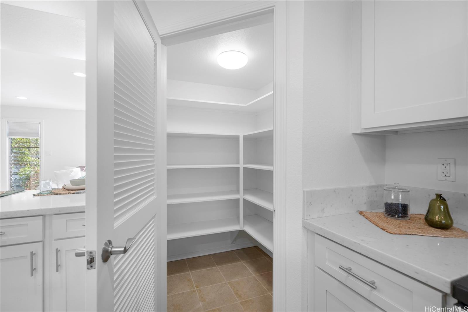 Mariners Village 3 condo # D, Honolulu, Hawaii - photo 8 of 24