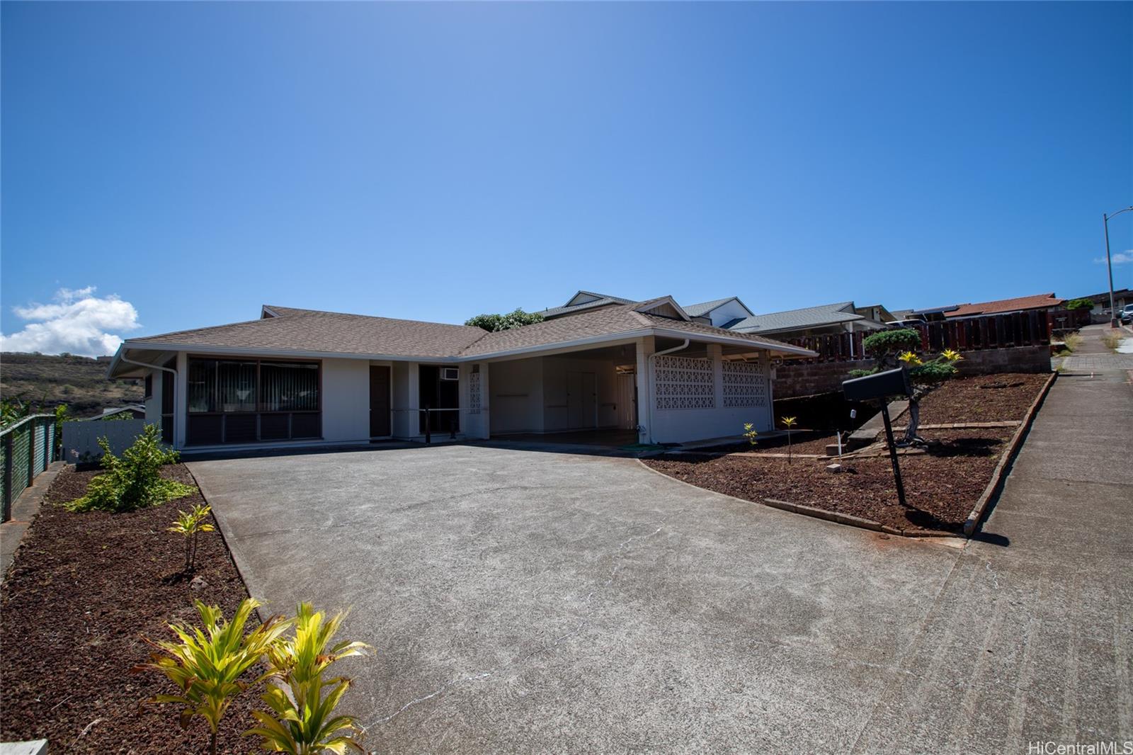 1157  Ala Aloalo Street Salt Lake, Honolulu home - photo 2 of 25