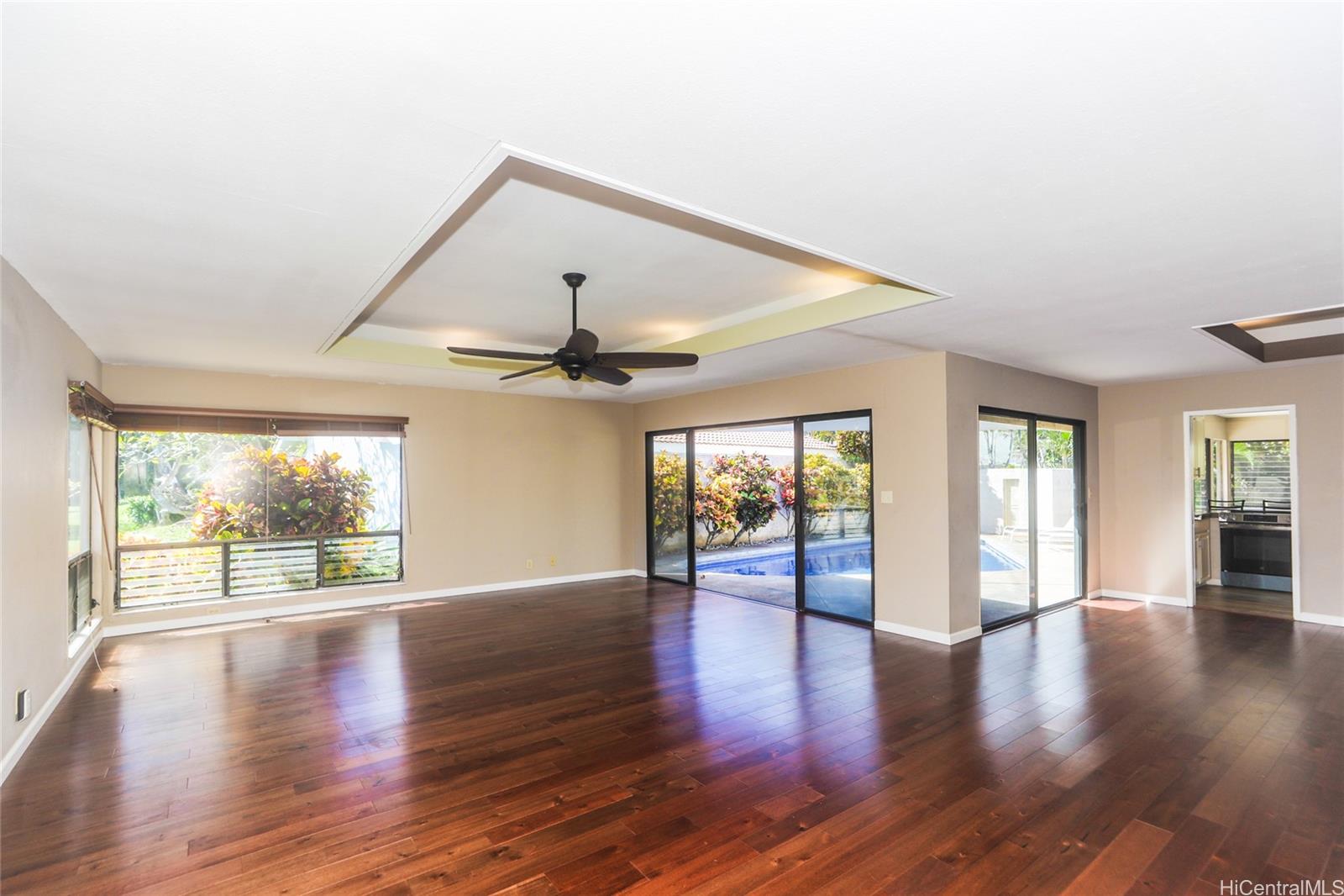 1175  Palea Way Queens Gate, Hawaii Kai home - photo 2 of 24