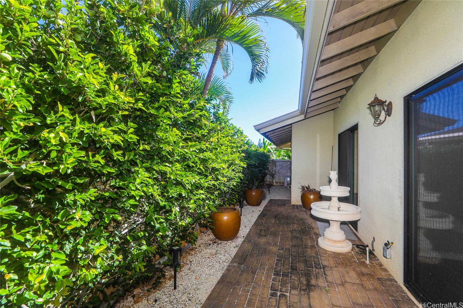 1175  Palea Way Queens Gate, Hawaii Kai home - photo 17 of 24