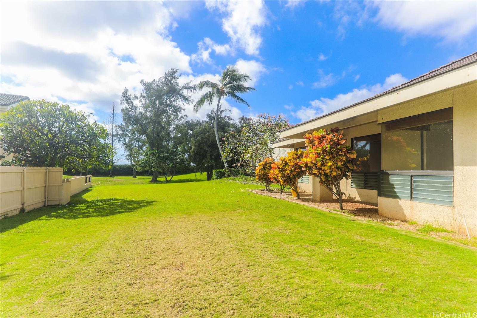1175  Palea Way Queens Gate, Hawaii Kai home - photo 21 of 24