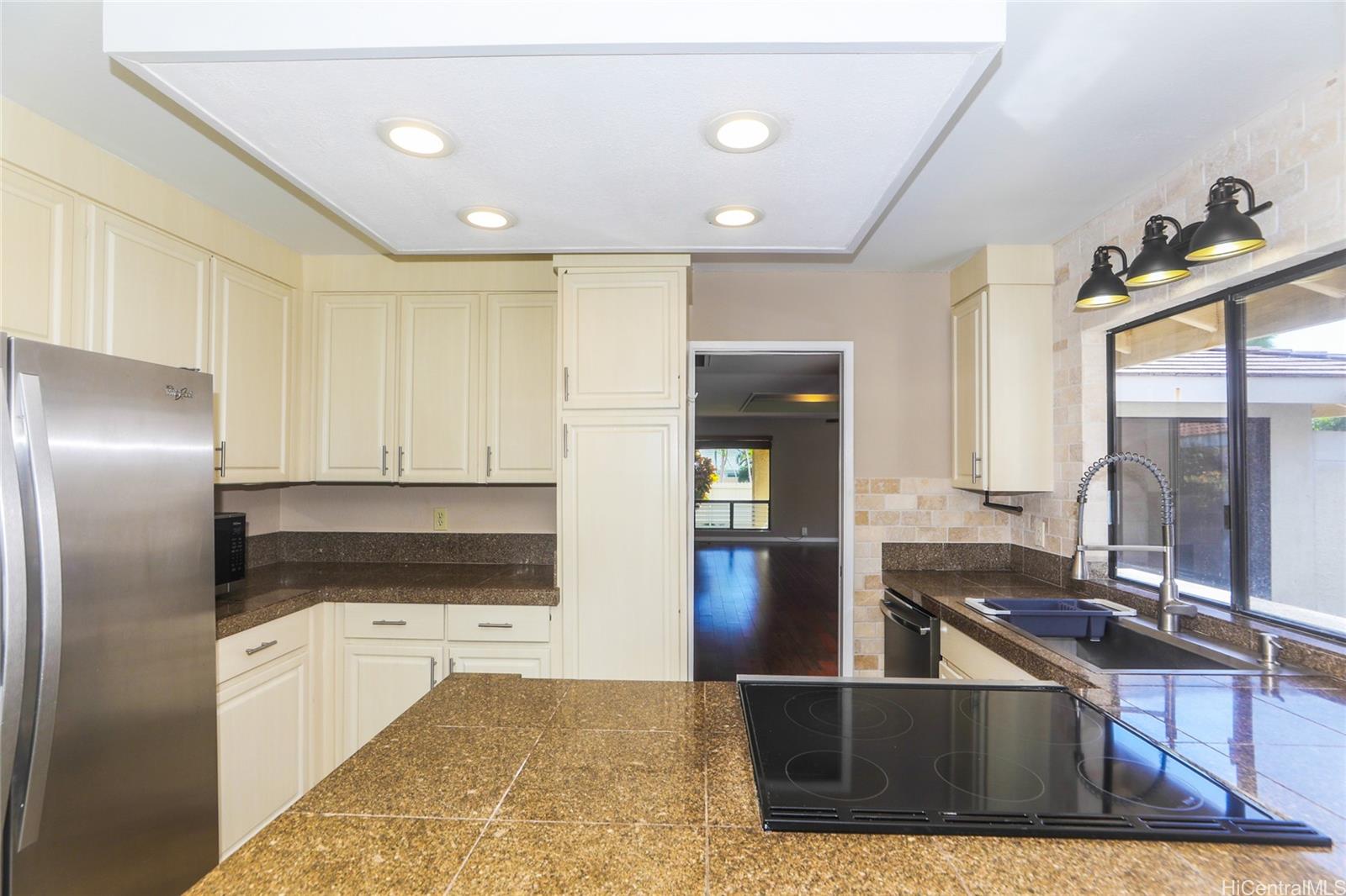 1175  Palea Way Queens Gate, Hawaii Kai home - photo 6 of 24