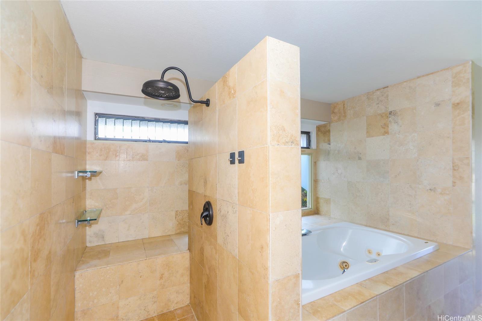 1175  Palea Way Queens Gate, Hawaii Kai home - photo 10 of 24