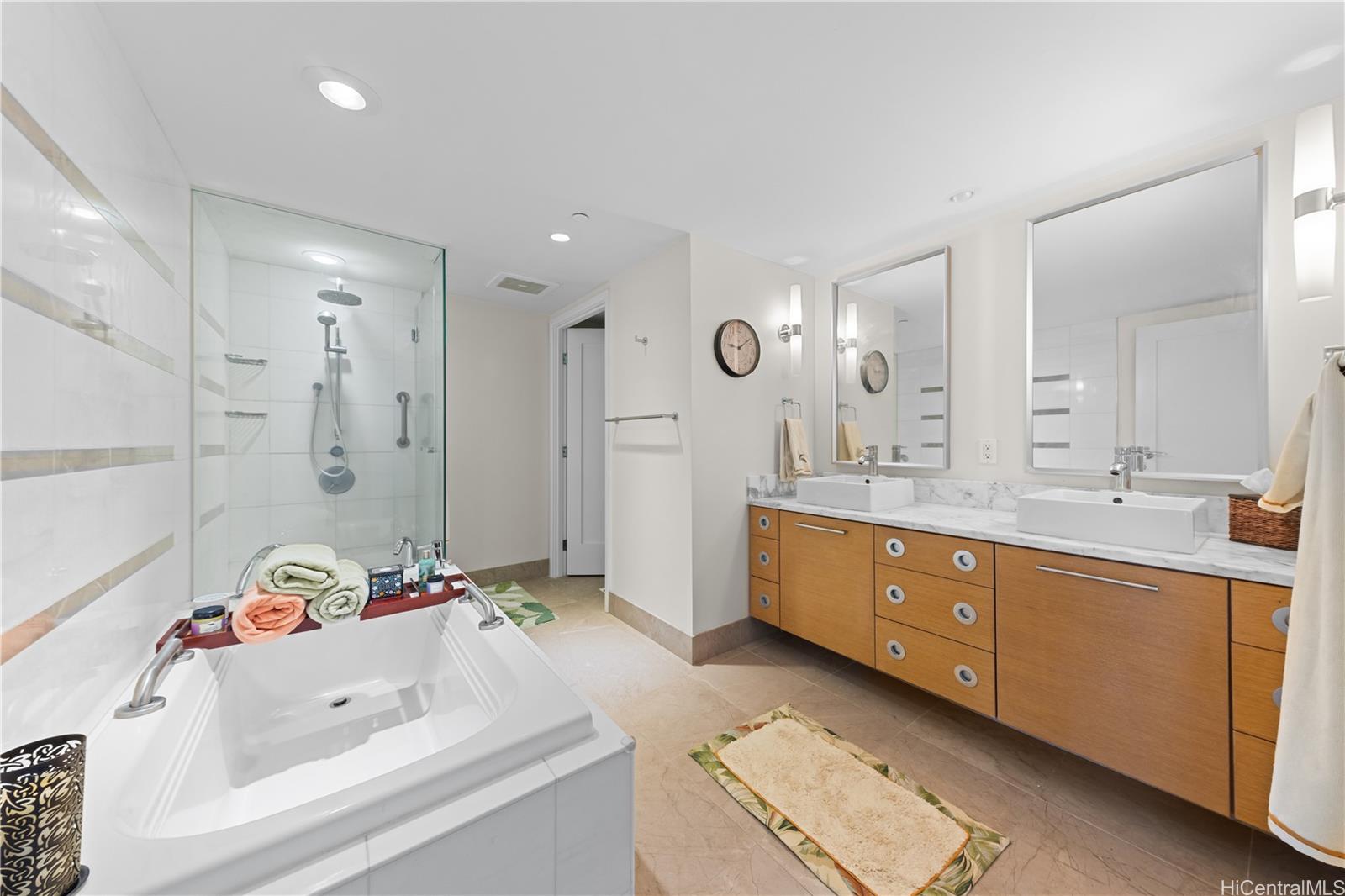 Koolani condo # 2002, Honolulu, Hawaii - photo 9 of 16