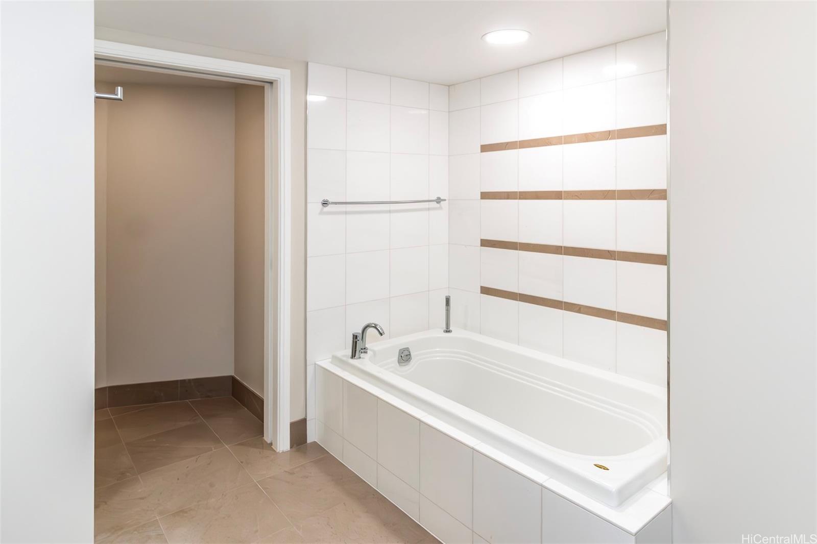 1177 Queen Street Honolulu - Rental - photo 13 of 25