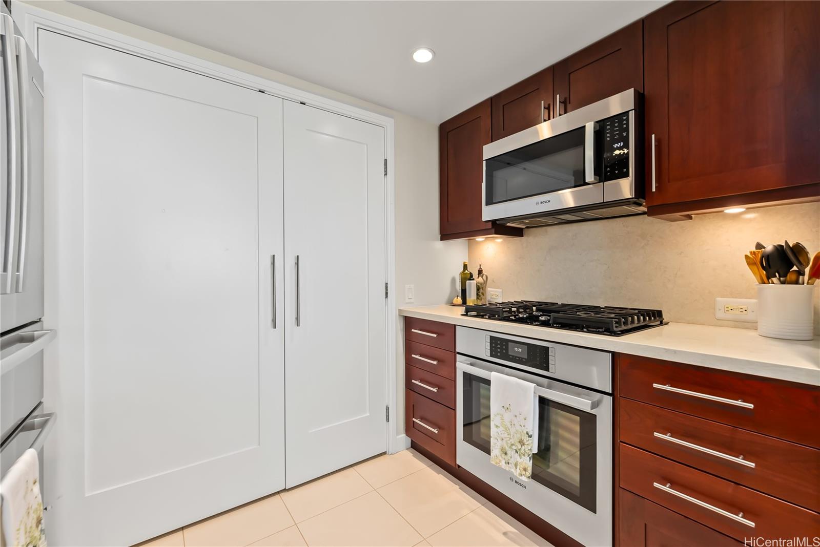 Koolani condo # 3303, Honolulu, Hawaii - photo 8 of 25